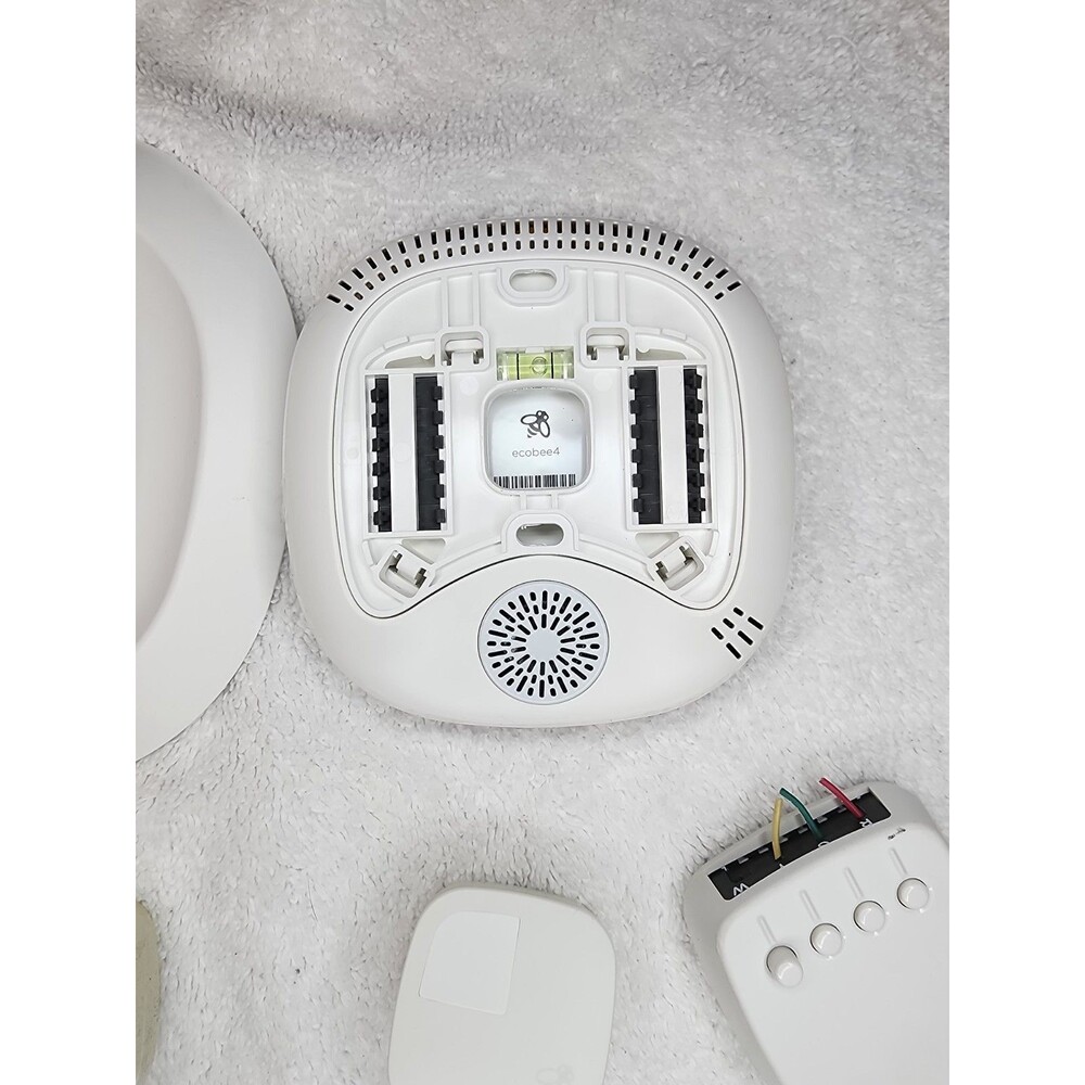 Ecobee 4 Smart Programmable Thermostat + 3 Room Sensor Included - Picture 3 of 6
